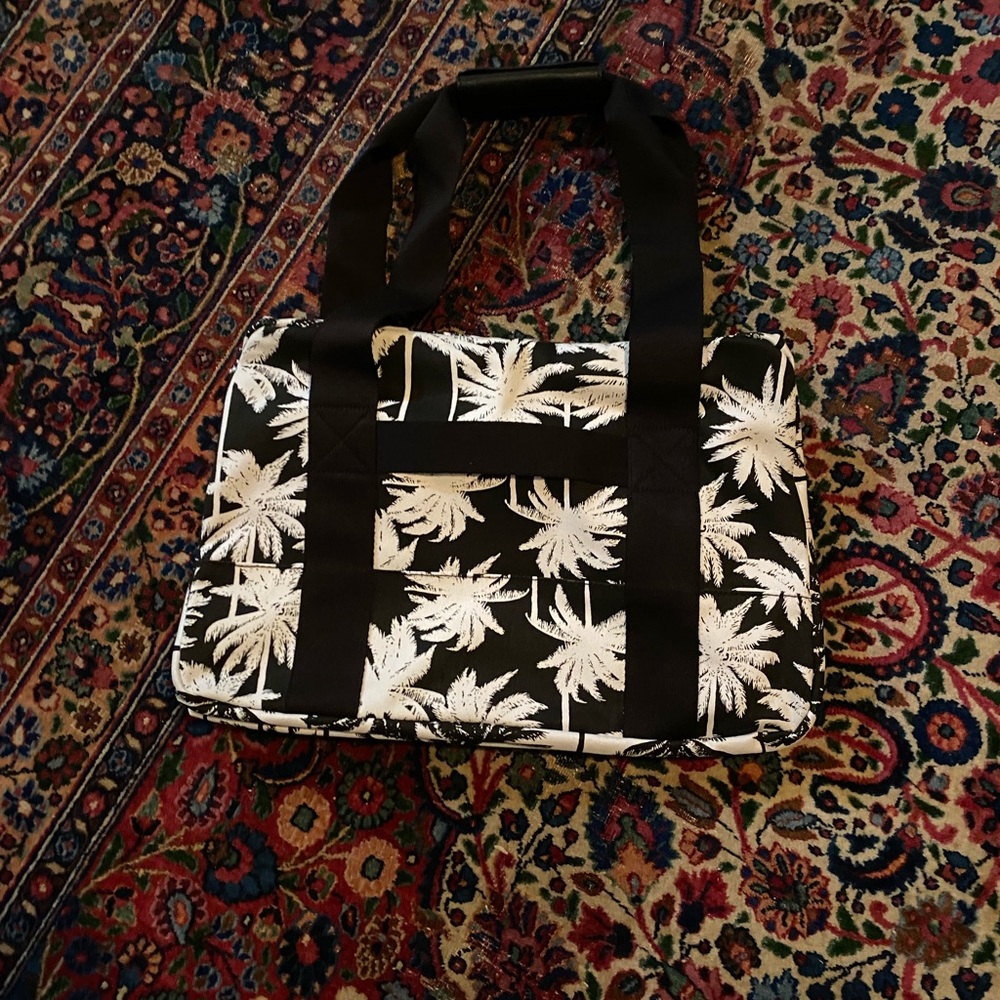 New VS PINK Palm Tree travel duffle travel bag - Picture 2 of 7
